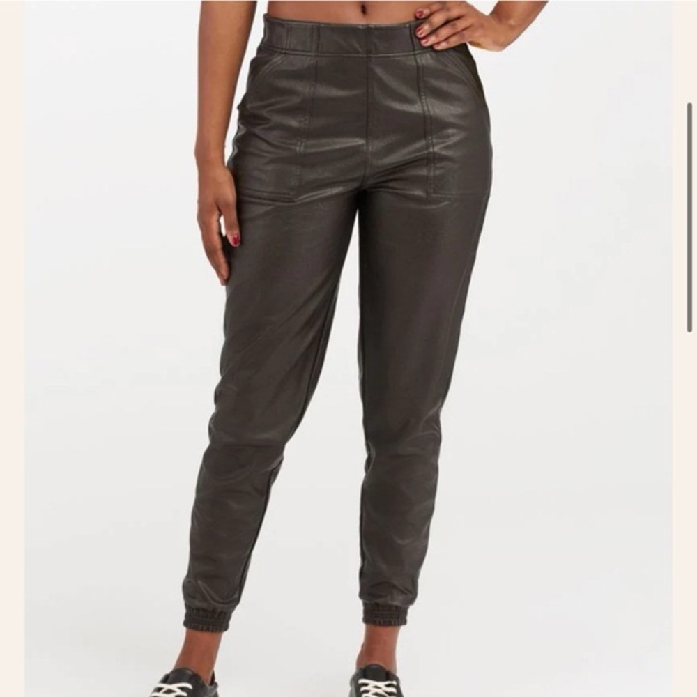 SPANX Black Faux Leather Jogger Pants Patch Pockets Slimming Flattering Chic